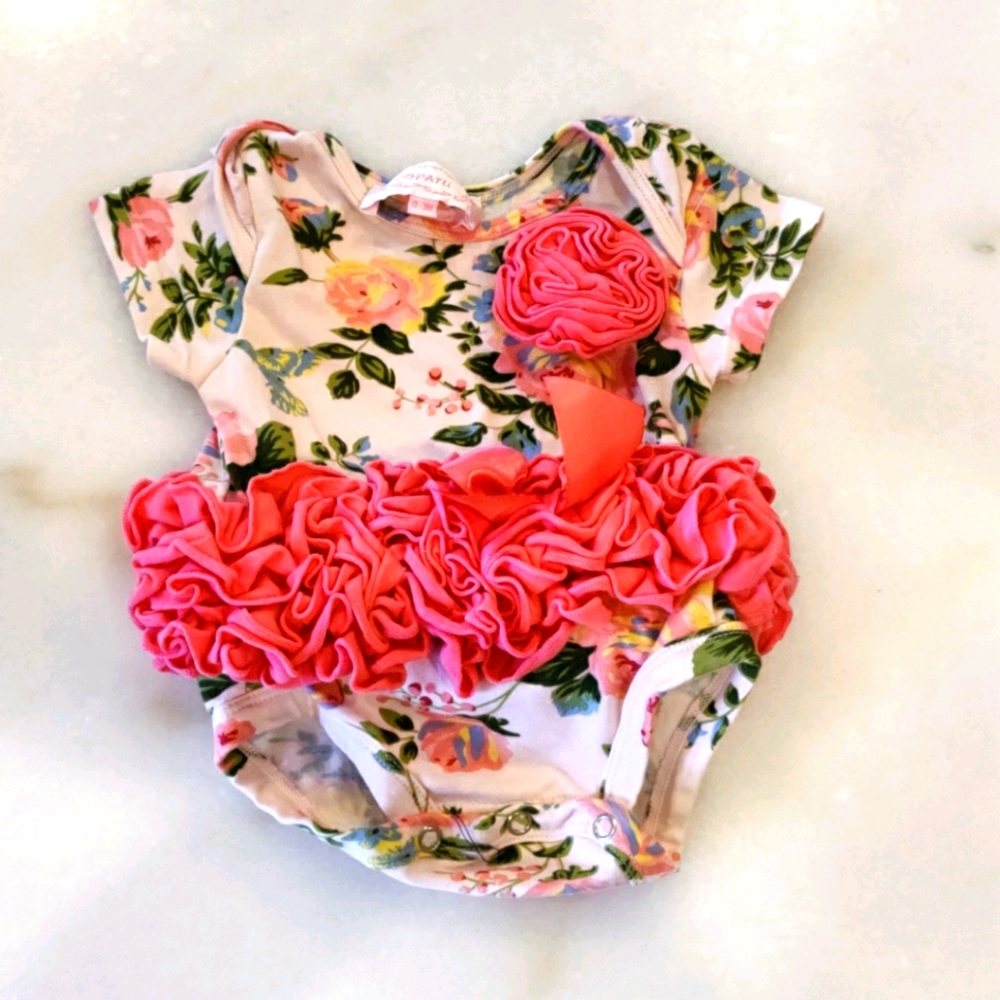 Popatu floral onesie
